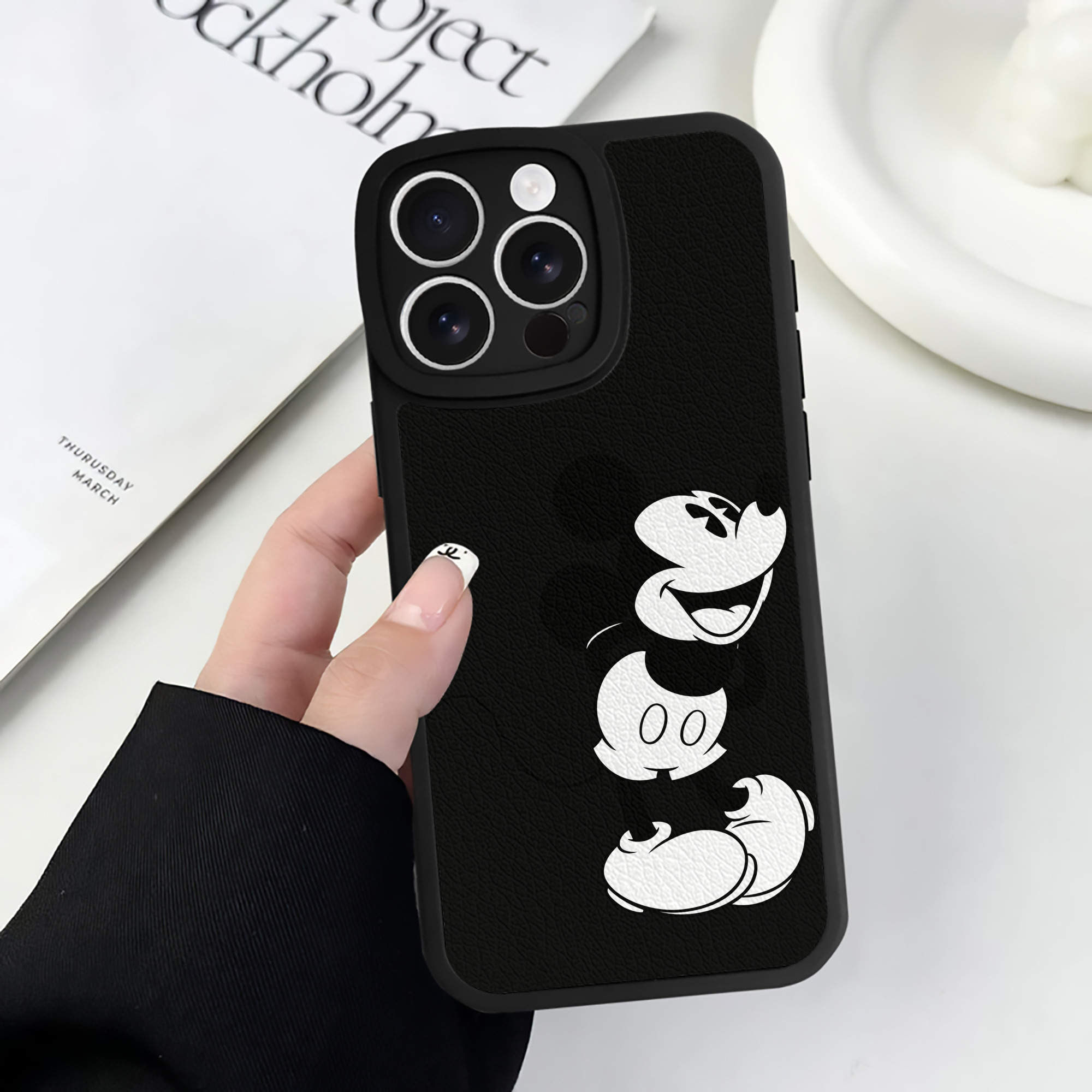 （画像用） ミッキーマウス Mickey Mouse 【iPhone 16シリーズ対応】シリコンスマホケース（レザー調） 材質：シリコン